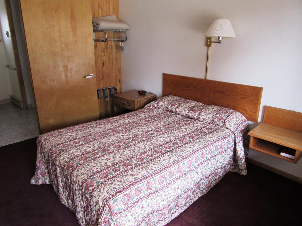 Travelers Lodge Вест-Йеллоустоун Номер фото