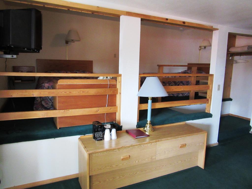 Travelers Lodge Вест-Йеллоустоун Номер фото