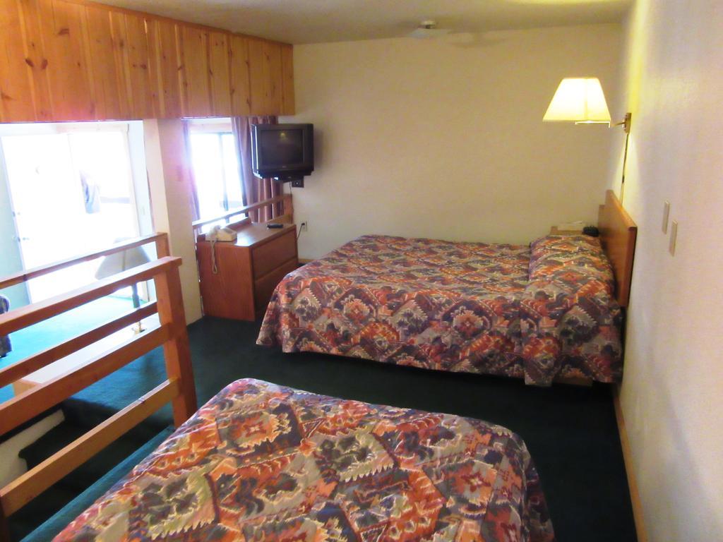 Travelers Lodge Вест-Йеллоустоун Номер фото