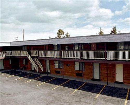 Travelers Lodge Вест-Йеллоустоун Екстер'єр фото